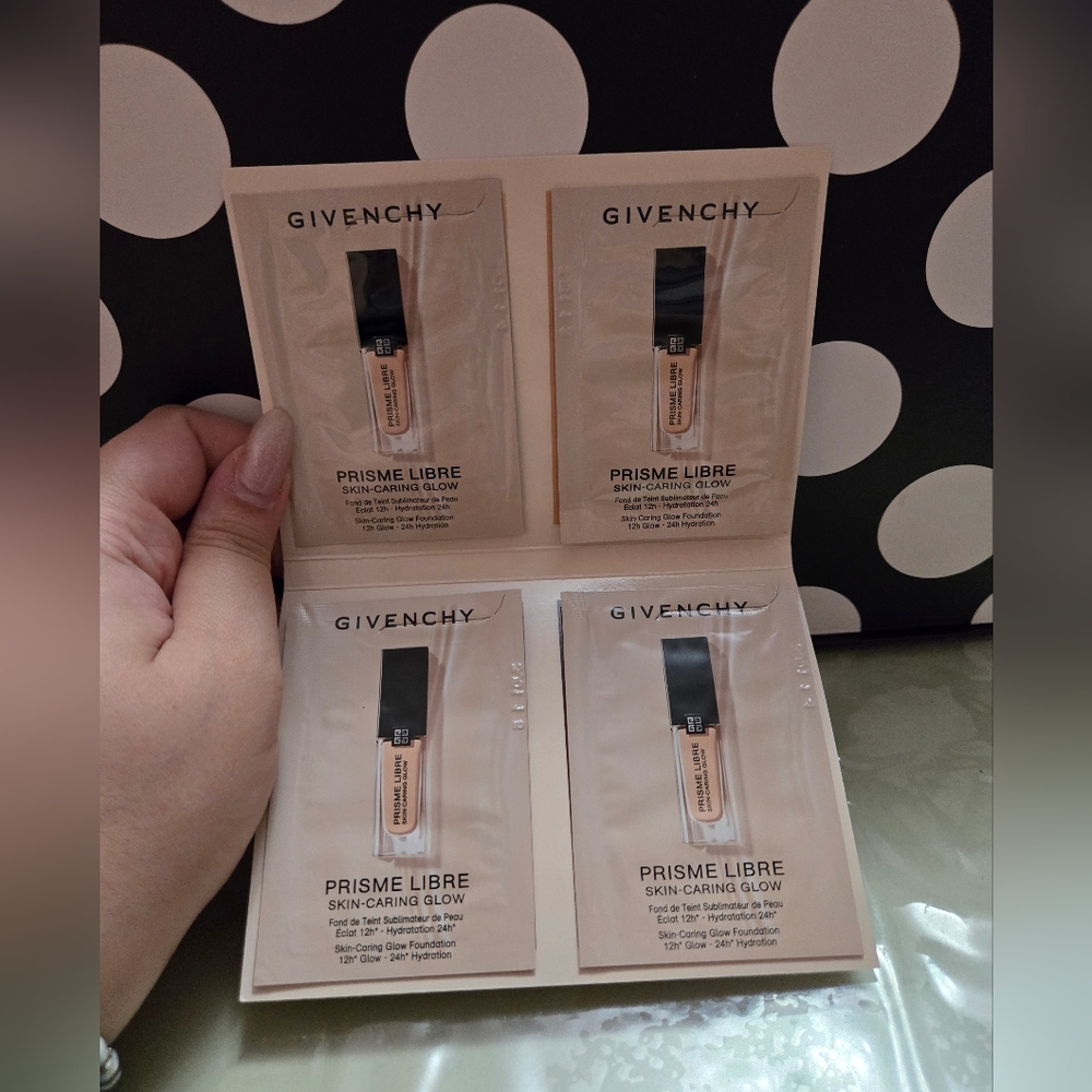 10/$25✨️Givenchy Foundation Sampler✨️